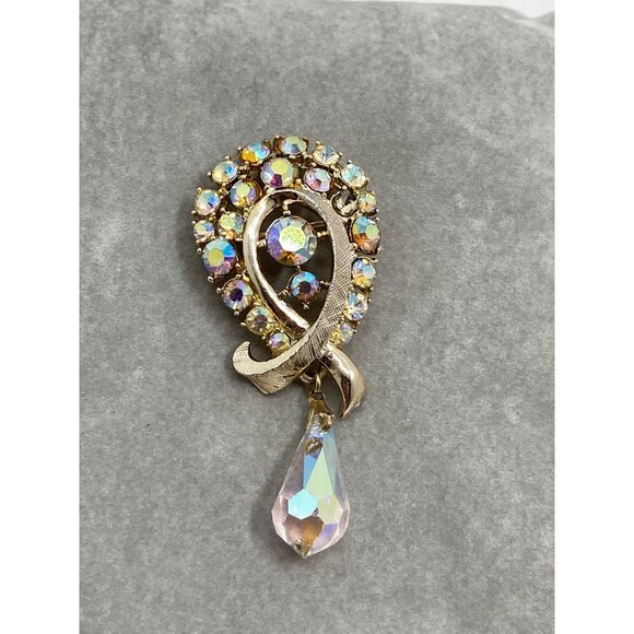 Vintage ART Gold Tone Aurora Borealis Rhinestone Brooch With Teardrop Pendant - Picture 1 of 5